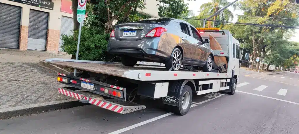 transporte de veículos batidos